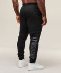 Pantalones deportivos con la marca Power