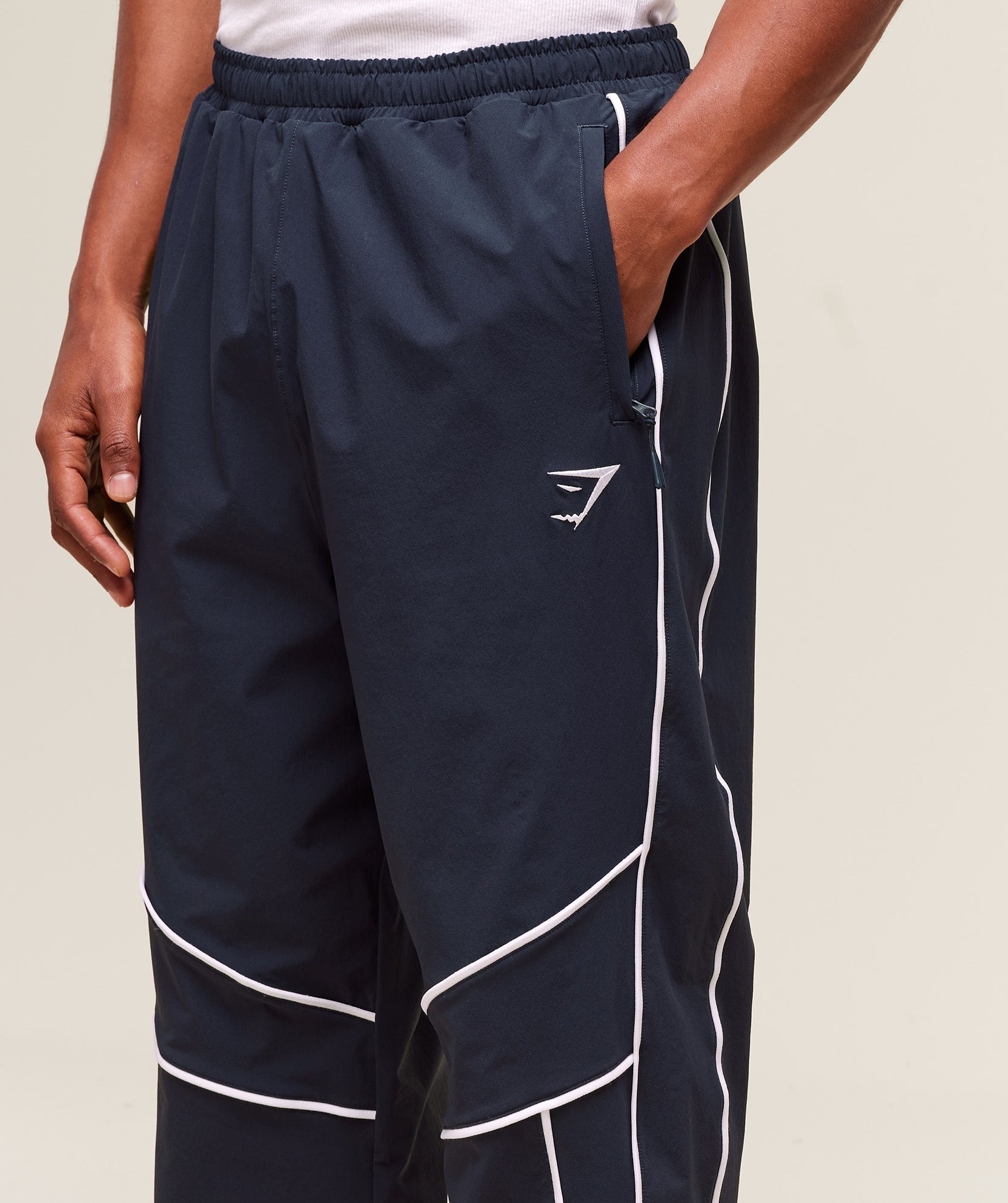 Pantalones deportivos retro arrugados