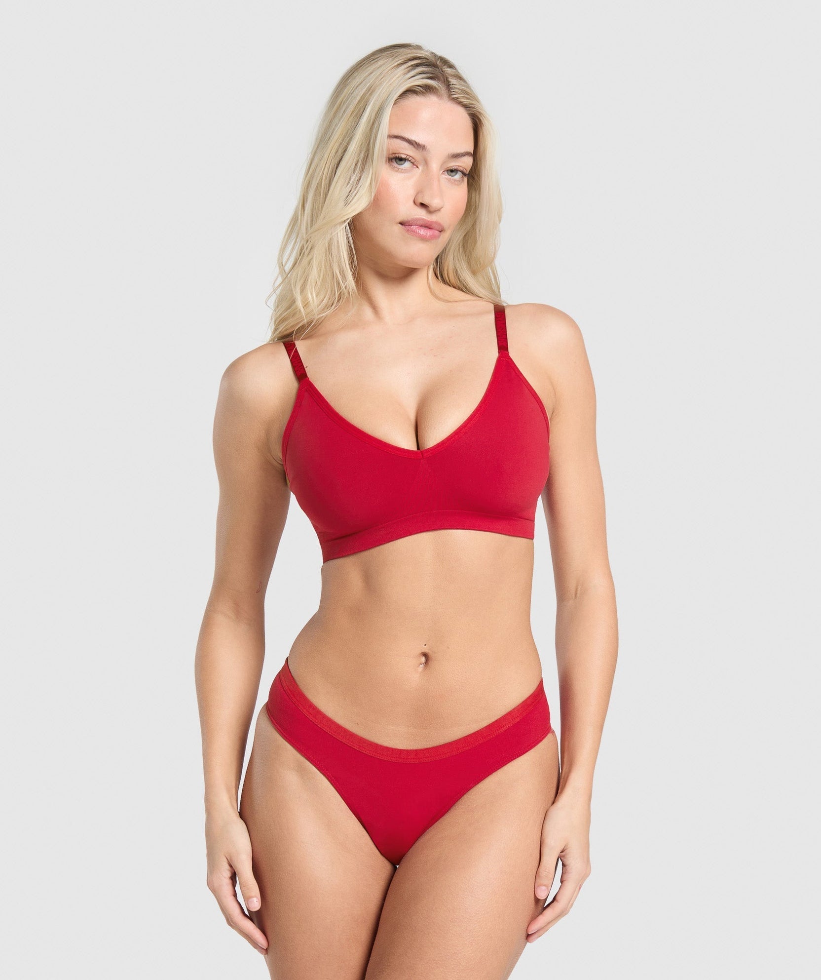 Tanga sin costuras con parte delantera hundida